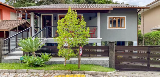 Casa de Condomínio com 4 Quartos à venda, 250m² no Posse, Teresópolis