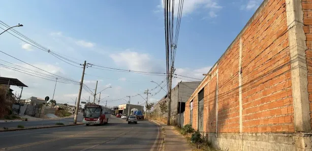 Galpão / Depósito / Armazém para venda ou aluguel, 1300m² no Vila Íris, Santa Luzia