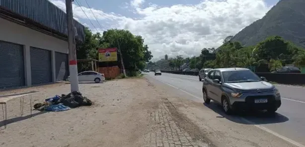 Galpão / Depósito / Armazém para alugar, 300m² no São José do Imbassaí, Maricá