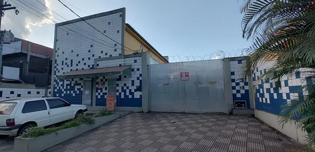 Galpão / Depósito / Armazém com 4 Quartos à venda, 628m² no Vila Mury, Volta Redonda