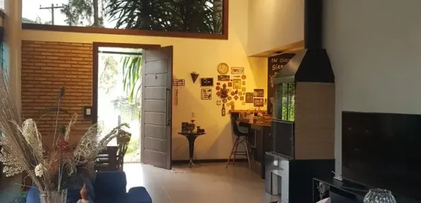 Casa de Condomínio com 3 Quartos para alugar, 221m² no Serrinha do Alambari (Agulhas Negras), Resende