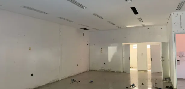 Galpão / Depósito / Armazém para alugar, 327m² no Jardim Las Palmas, Guarujá