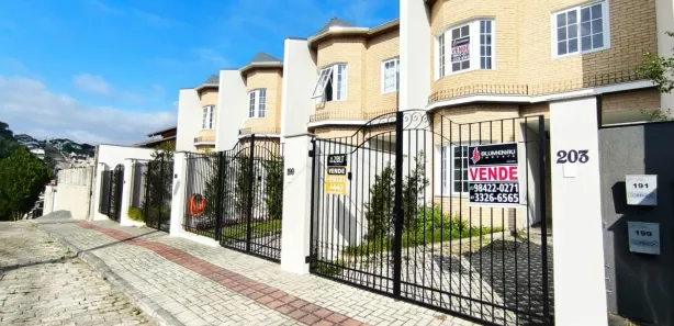 Sobrado com 3 Quartos à venda, 140m² no Água Verde, Blumenau