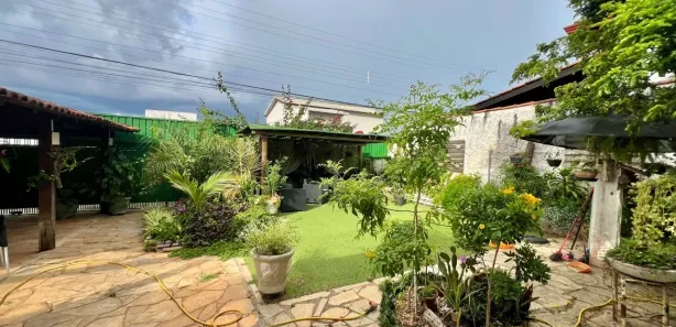 Sobrado com 7 Quartos à venda, 432m² no Região dos Lagos, Brasília