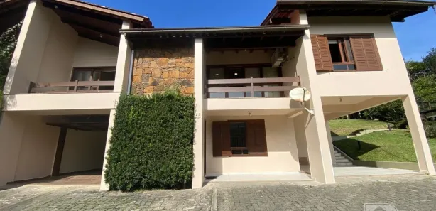 Casa com 4 Quartos para alugar, 500m² no São Simão, Criciúma