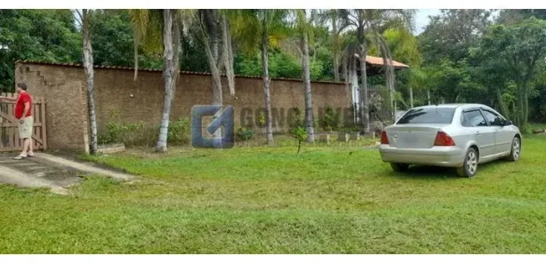 Fazenda / Sítio / Chácara com 3 Quartos à venda, 120m² no Várzea de Baixo, Sarapuí