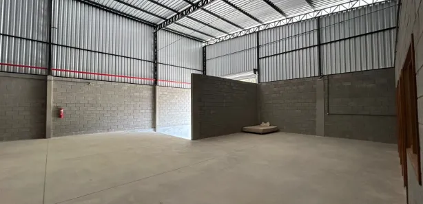 Galpão / Depósito / Armazém para alugar, 3366m² no Meudon, Teresópolis