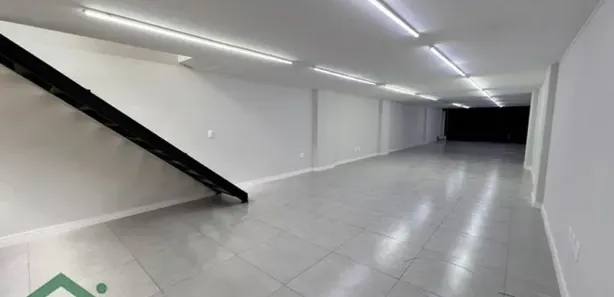 Loja / Salão / Ponto Comercial para alugar, 236m² no Centro, Nova Friburgo