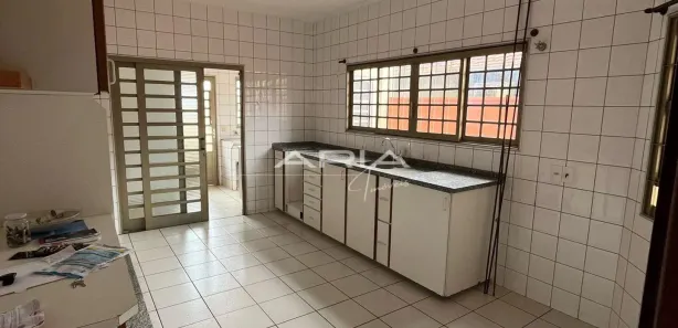 Casa com 3 Quartos para alugar, 300m² no Vila Harmonia, Araraquara