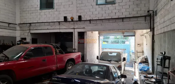 Galpão / Depósito / Armazém à venda, 211m² no Vila Sacadura Cabral, Santo André