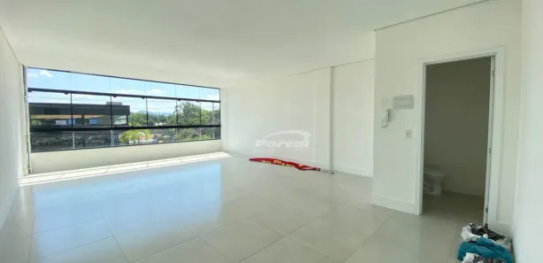 Conjunto Comercial / Sala para alugar, 53m² no Do Salto, Blumenau