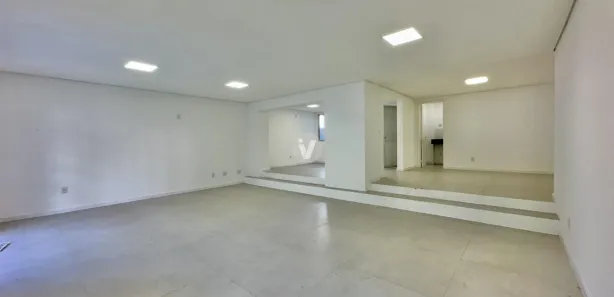 Loja / Salão / Ponto Comercial com 2 Quartos para venda ou aluguel, 89m² no Centro, Santa Maria