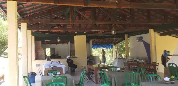 Fazenda / Sítio / Chácara com 4 Quartos para alugar, 1000m² no Jardim Colônia, Jacareí