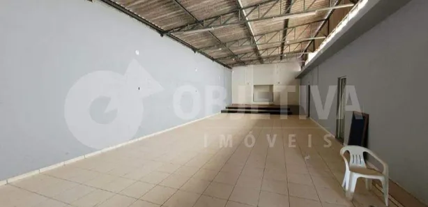 Galpão / Depósito / Armazém com 7 Quartos à venda, 370m² no Custódio Pereira, Uberlândia