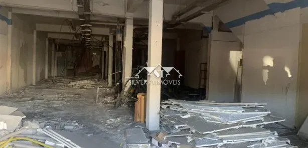 Loja / Salão / Ponto Comercial com 10 Quartos para venda ou aluguel, 550m² no Jardim Vinte e Cinco de Agosto, Duque de Caxias