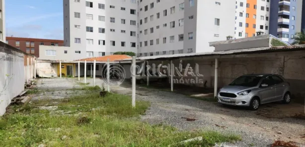 Terreno / Lote / Condomínio para alugar, 560m² no Cristo Rei, Curitiba