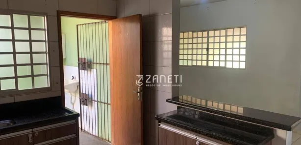 Casa com 2 Quartos para alugar, 70m² no Jardim Barcelona, Londrina