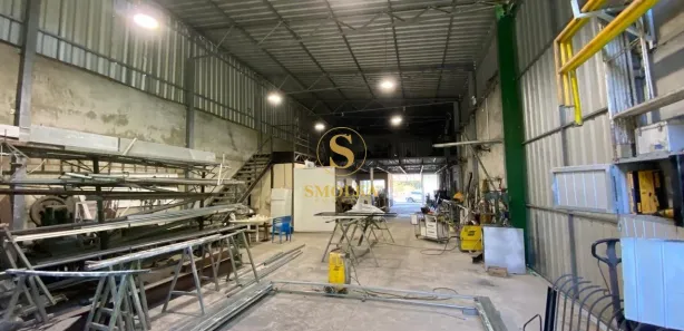 Galpão / Depósito / Armazém à venda, 700m² no Rio Tavares, Florianópolis
