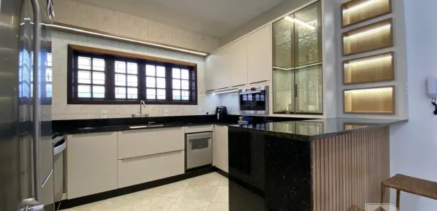 Casa com 3 Quartos para alugar, 210m² no Mina Brasil, Criciúma
