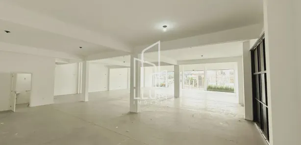 Galpão / Depósito / Armazém para alugar, 582m² no Santa Regina, Camboriú