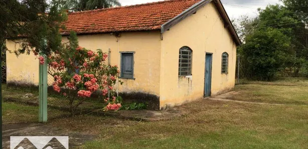 Fazenda / Sítio / Chácara com 3 Quartos à venda, 200m² no Centro, Mombuca