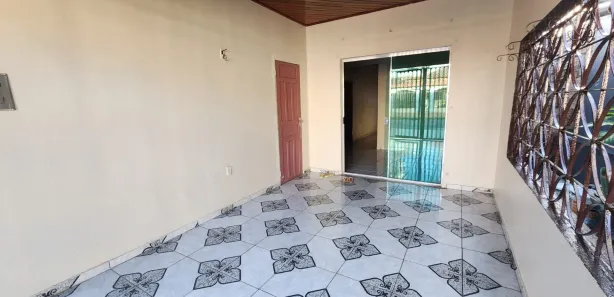 Casa com 3 Quartos para alugar, 90m² no Caranazal, Santarém