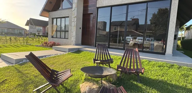 Casa de Condomínio com 4 Quartos para alugar, 250m² no , Bananeiras