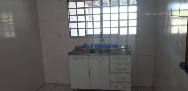 Casa com 2 Quartos para alugar, 90m² no Jardim Vale Azul, Londrina