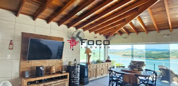 Fazenda / Sítio / Chácara com 4 Quartos à venda, 267m² no , Igaratá