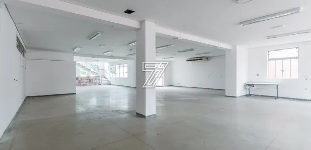 Prédio Inteiro à venda, 850m² no Cajuru, Curitiba