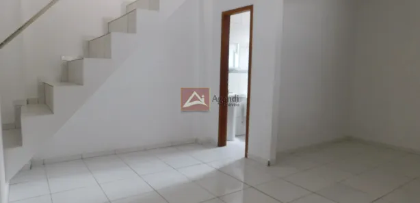 Casa de Condomínio com 2 Quartos para alugar, 80m² no Guaraituba, Colombo