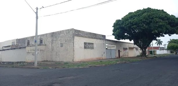 Galpão / Depósito / Armazém para venda ou aluguel, 513m² no Jardim Universal, Araraquara