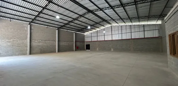 Galpão / Depósito / Armazém para alugar, 346m² no Meudon, Teresópolis