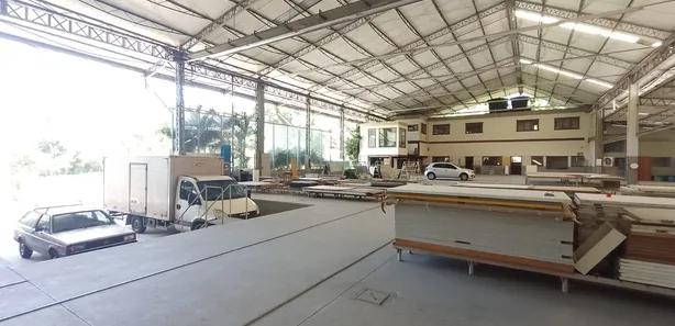 Galpão / Depósito / Armazém para venda ou aluguel, 8000m² no Taquara, Rio de Janeiro
