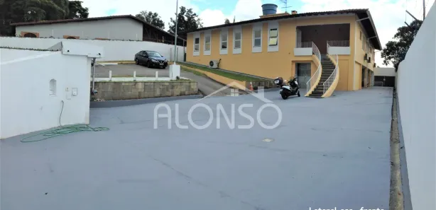 Prédio Inteiro com 8 Quartos para alugar, 1250m² no Granja Viana, Cotia