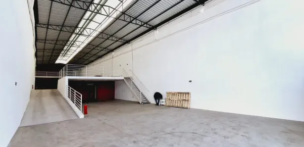 Galpão / Depósito / Armazém para venda ou aluguel, 640m² no Senador Salgado Filho, Marília
