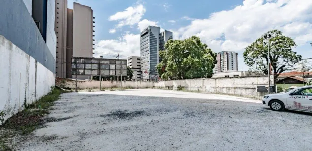 Terreno / Lote / Condomínio para alugar, 593m² no Bacacheri, Curitiba