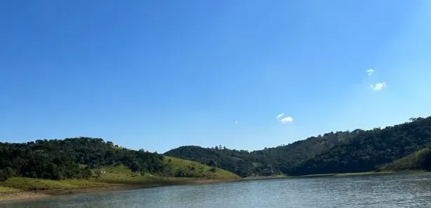 Fazenda / Sítio / Chácara com 1 Quarto para alugar, 1600m² no Area Rural de Paraibuna, Paraibuna