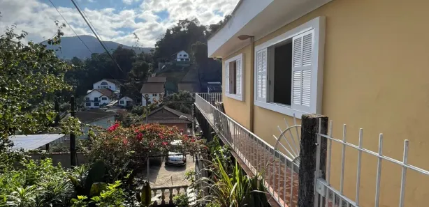Casa com 2 Quartos para alugar, 80m² no Castelanea, Petrópolis