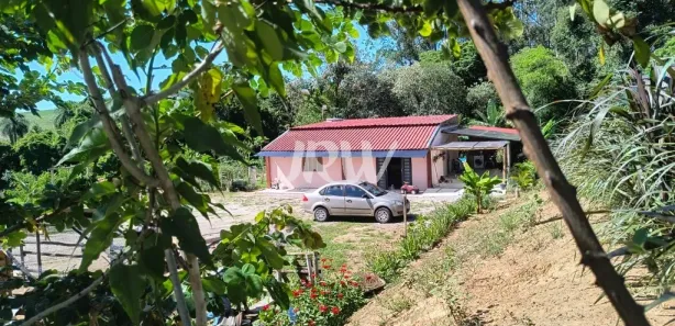 Fazenda / Sítio / Chácara com 5 Quartos à venda, 1080m² no Buru, Salto