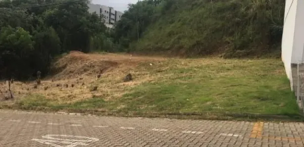 Terreno / Lote / Condomínio à venda, 670m² no Jardim Amália, Volta Redonda