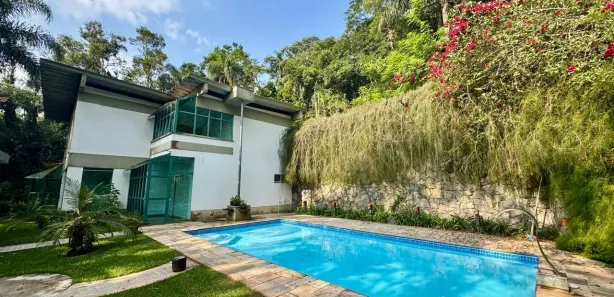 Fazenda / Sítio / Chácara com 3 Quartos para venda ou aluguel, 273m² no Chácaras Bartira, Embu das Artes