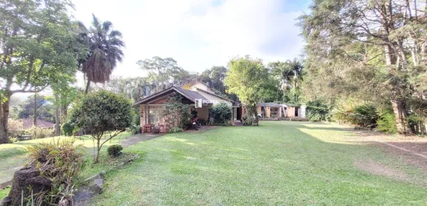 Fazenda / Sítio / Chácara com 6 Quartos à venda, 432m² no Chácaras Bartira, Embu das Artes