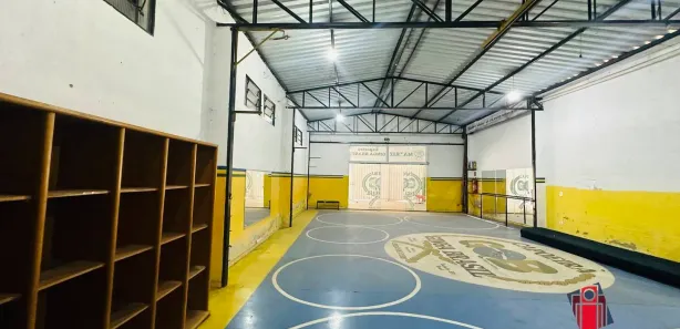 Galpão / Depósito / Armazém para alugar, 275m² no Jardim Independência, Taubaté