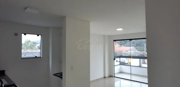 Apartamento com 2 Quartos para alugar, 61m² no Meia Praia, Navegantes