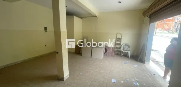 Loja / Salão / Ponto Comercial à venda, 151m² no Morrinhos, Montes Claros