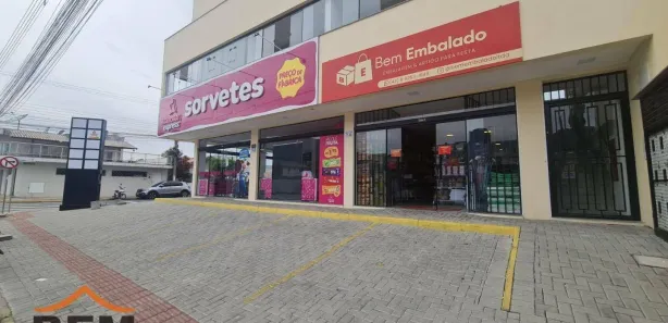 Conjunto Comercial / Sala para alugar, 270m² no Monte Alegre, Camboriú