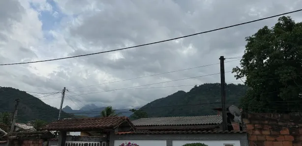 Casa com 2 Quartos para venda ou aluguel, 440m² no Centro, Guapimirim