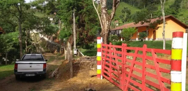 Fazenda / Sítio / Chácara com 3 Quartos à venda, 220m² no Boa Vista, Igaratá