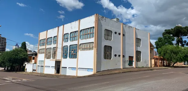 Prédio Inteiro à venda, 1500m² no Centro, Cascavel